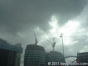 city_roundabout_cranes_400_18efe4