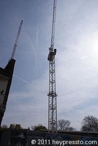 crane_and_vapour_trails_400_166112