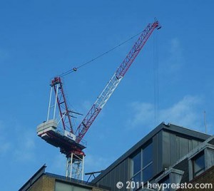 mansell_crane_against_blue_sky_400_13a81c