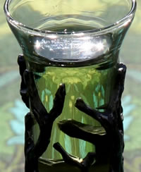 chartreuse_in_tree_glass_detail